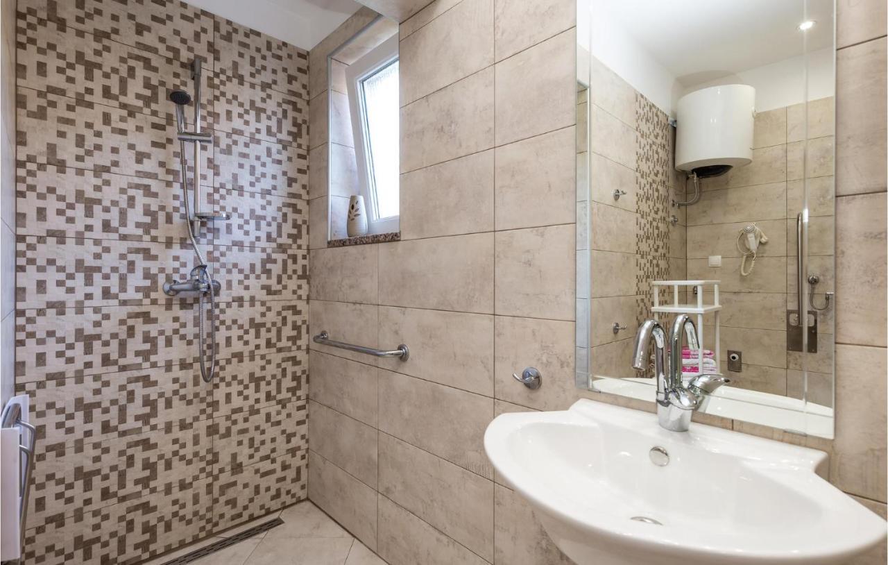 Nice Apartment In Rukavac With Kitchen Exterior photo